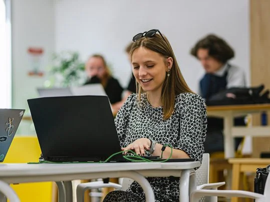 Étudiante de la Normandie Web School