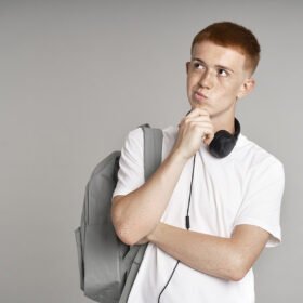 Jeune dans le doute pour le choix de son école du numérique