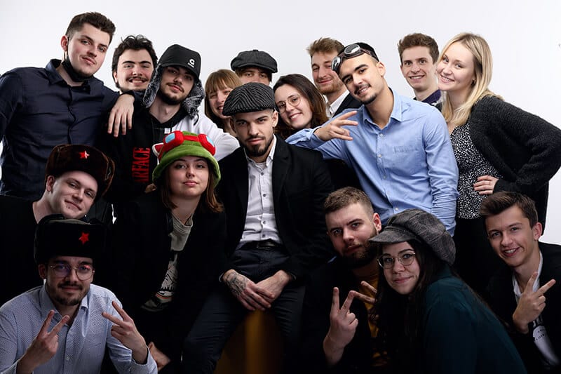 Etudiants heureux de rejoindre la Normandie Web School
